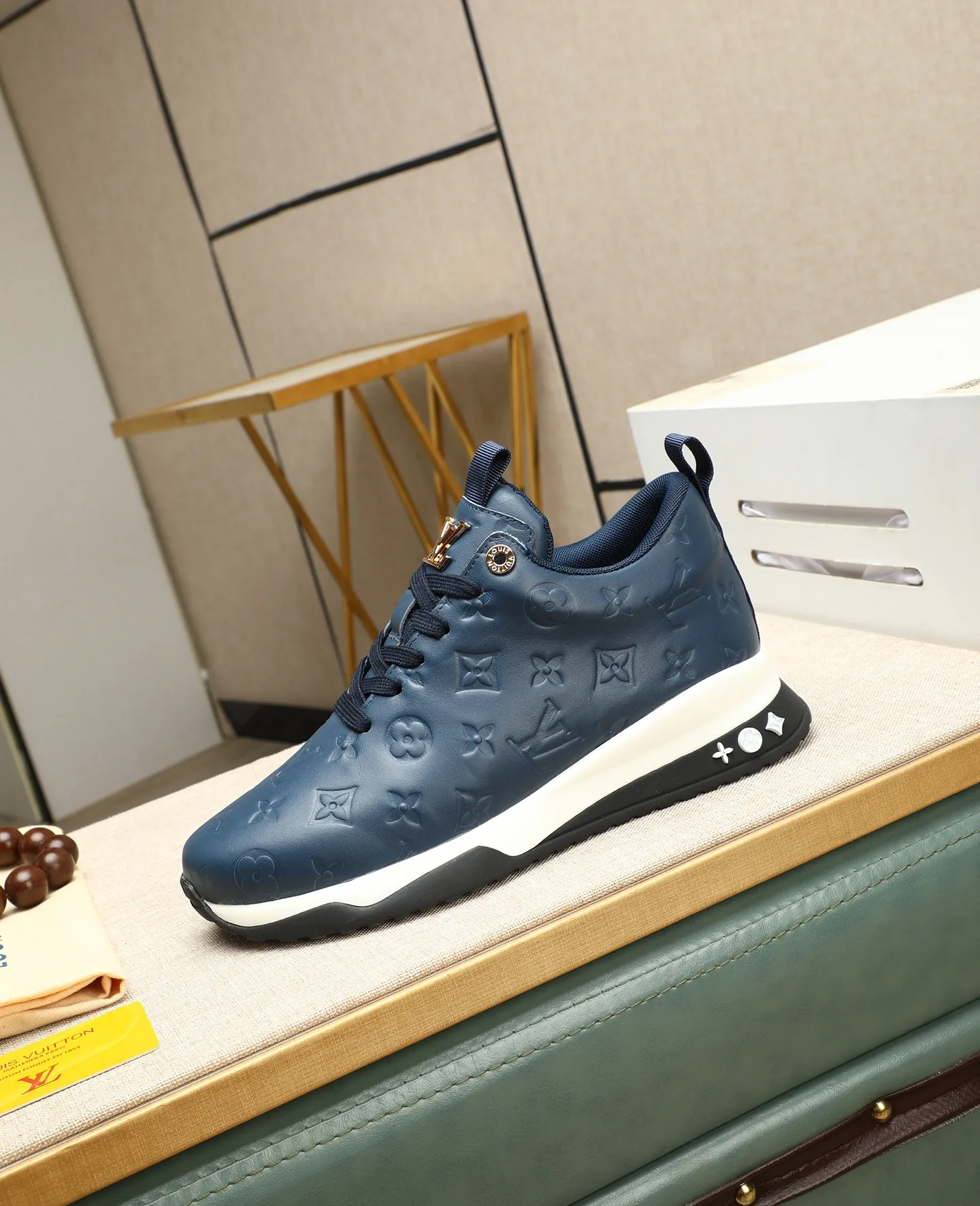 Men's shoes 💰520 📛📛【LOUIS VUITTON】Louis Vuitton official website synchronized new products 👟Milan fashion catwalk style 🇰🇾🇰🇾LV family logo, celebrity style, a must-have for fashionistas ⚠️First-layer calfskin ➕Mesh lining ➕Official website original version special outsole 👞Number 39-44 (38 45 46 customized)